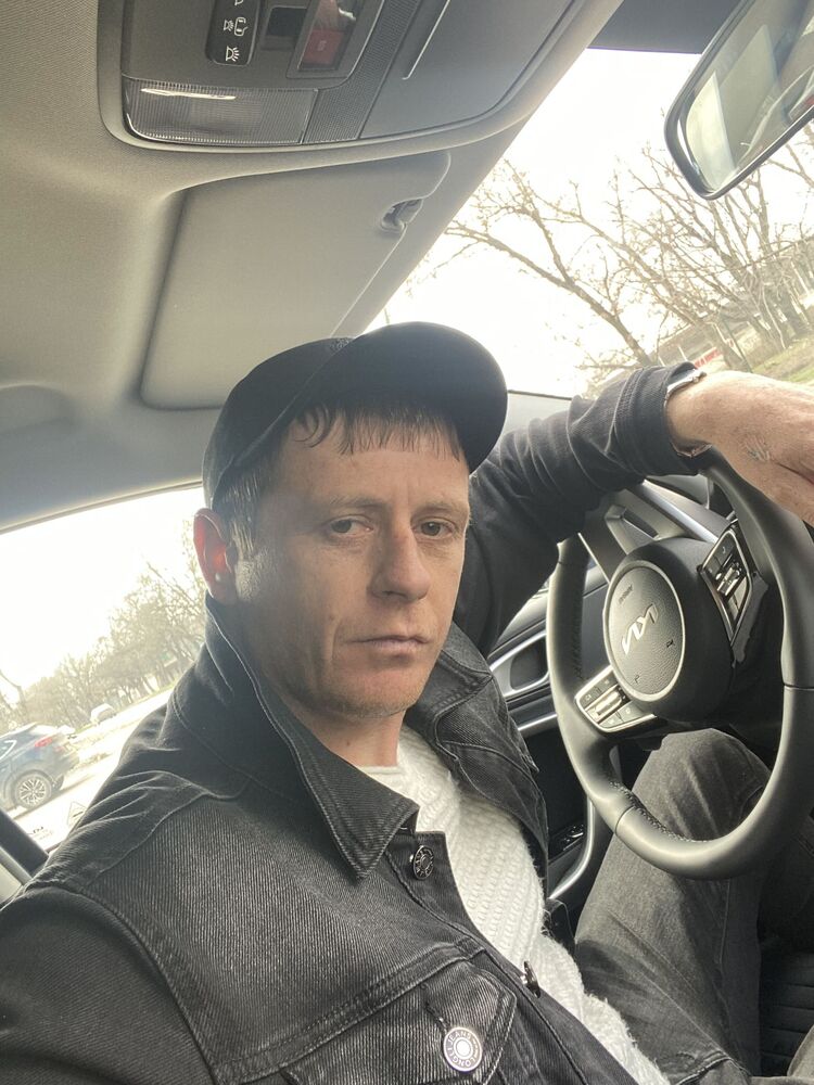  32801836  VLAD, 39 ,    
