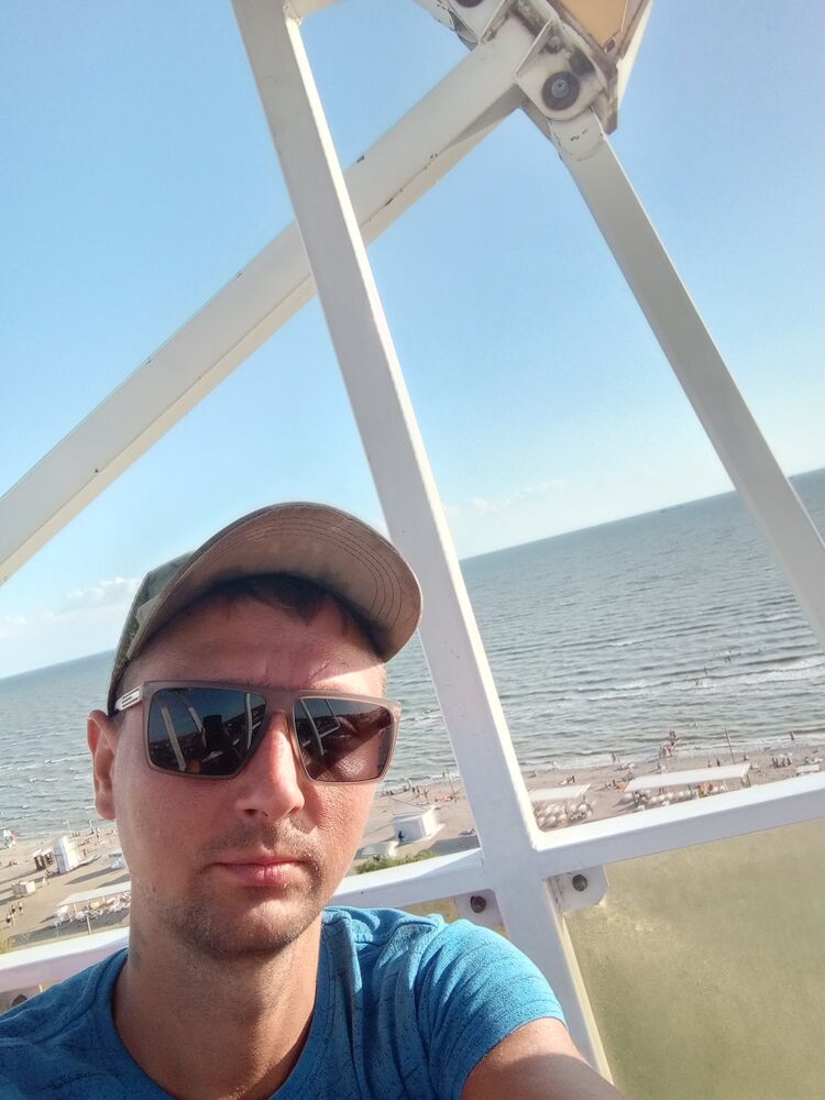  ,   Yury, 32 ,   ,   