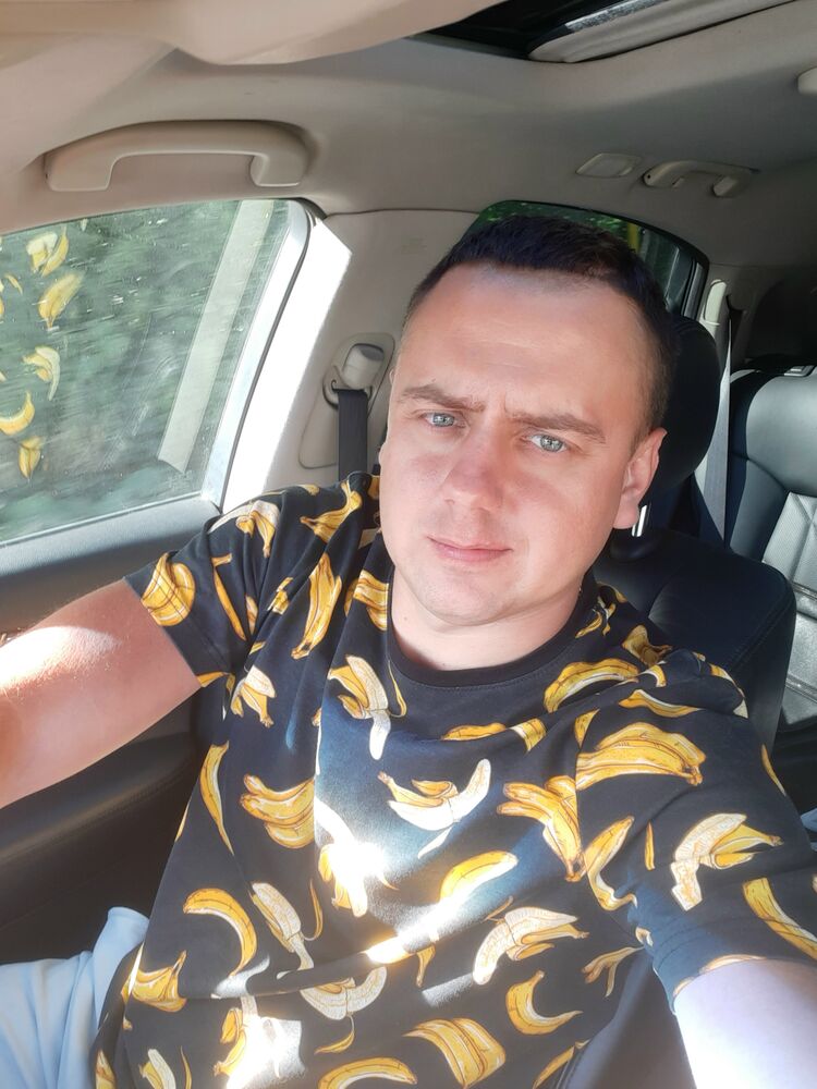  30863476  Stanislav, 33 ,    