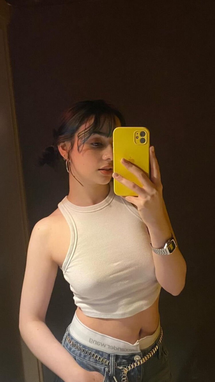  49298566  Nezrin, 25 ,    