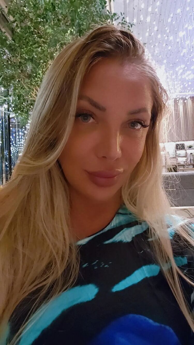  39197716  Adriana, 37 ,    