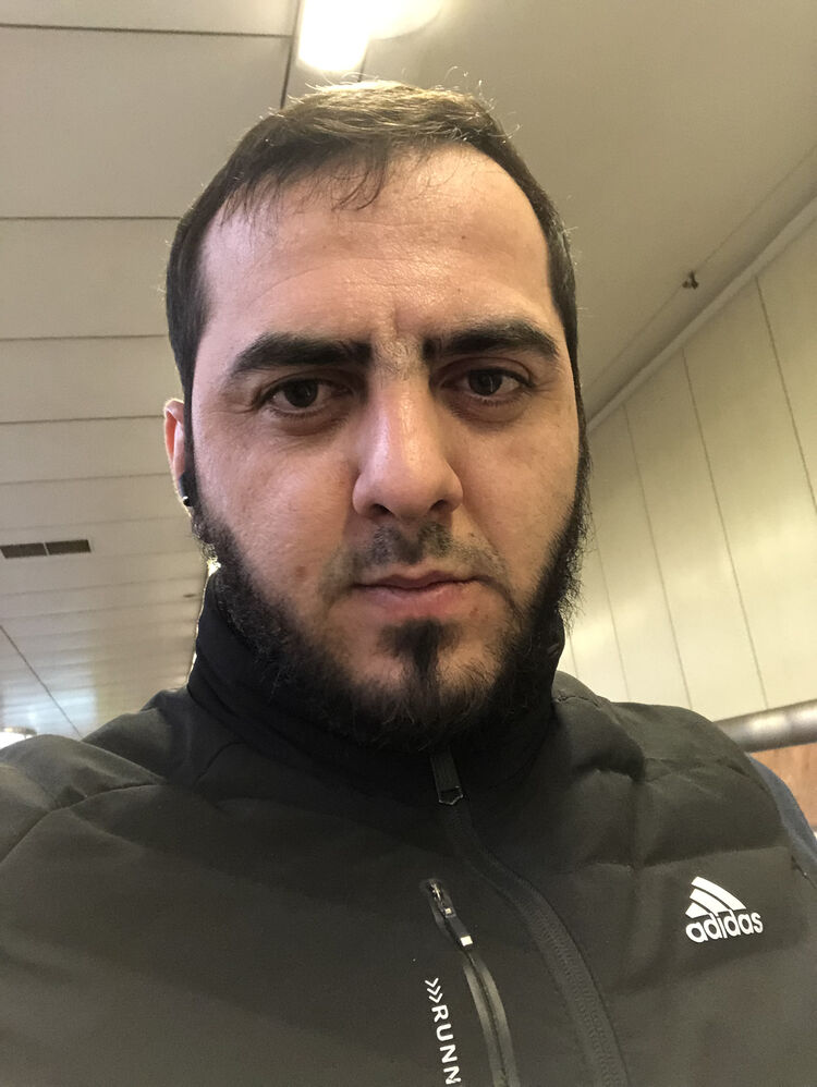  26801936  Omar, 33 ,    