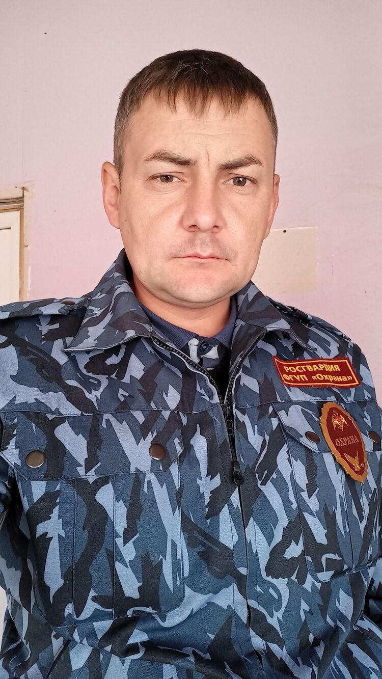  38447116  Denis, 41 ,    -