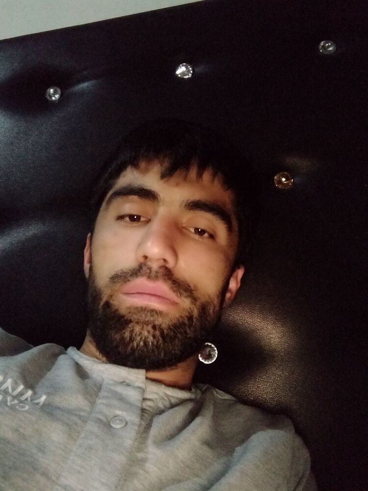  31057596  Amiri, 32 ,    