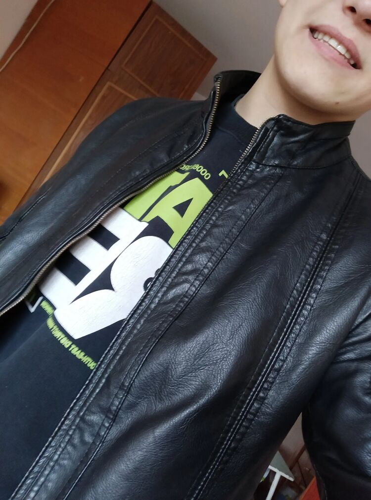  27790246  Viktor, 24 ,    