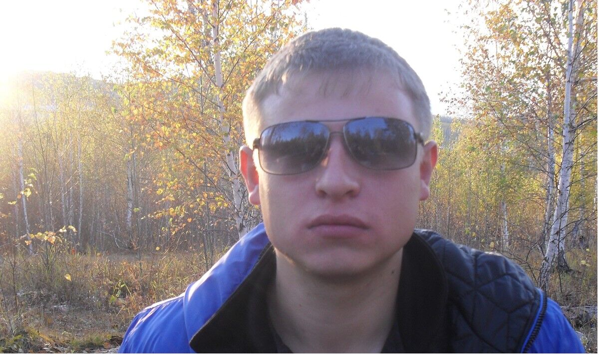  4944966  Viktor, 32 ,    