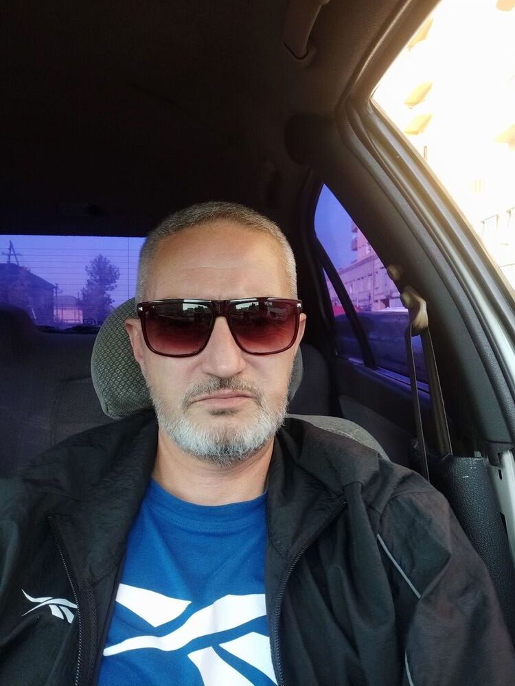  47609076  Rufat, 48 ,    