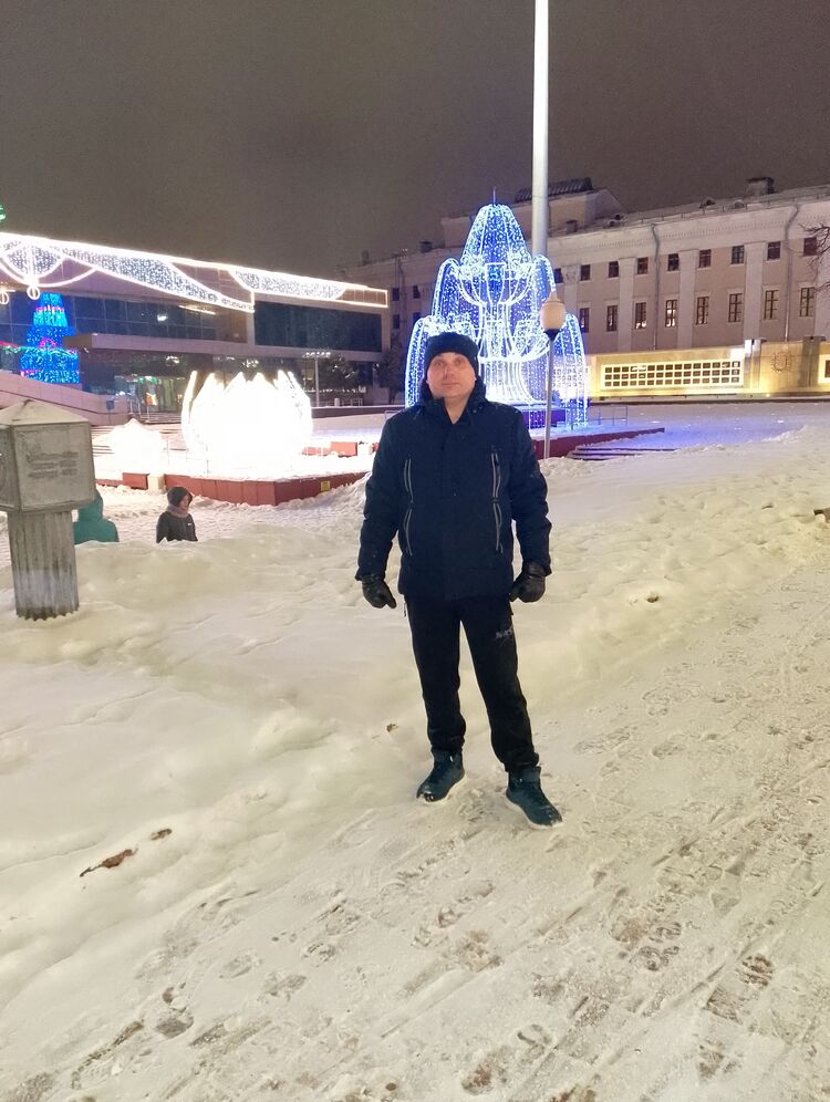  40794936  Pavel, 43 ,     