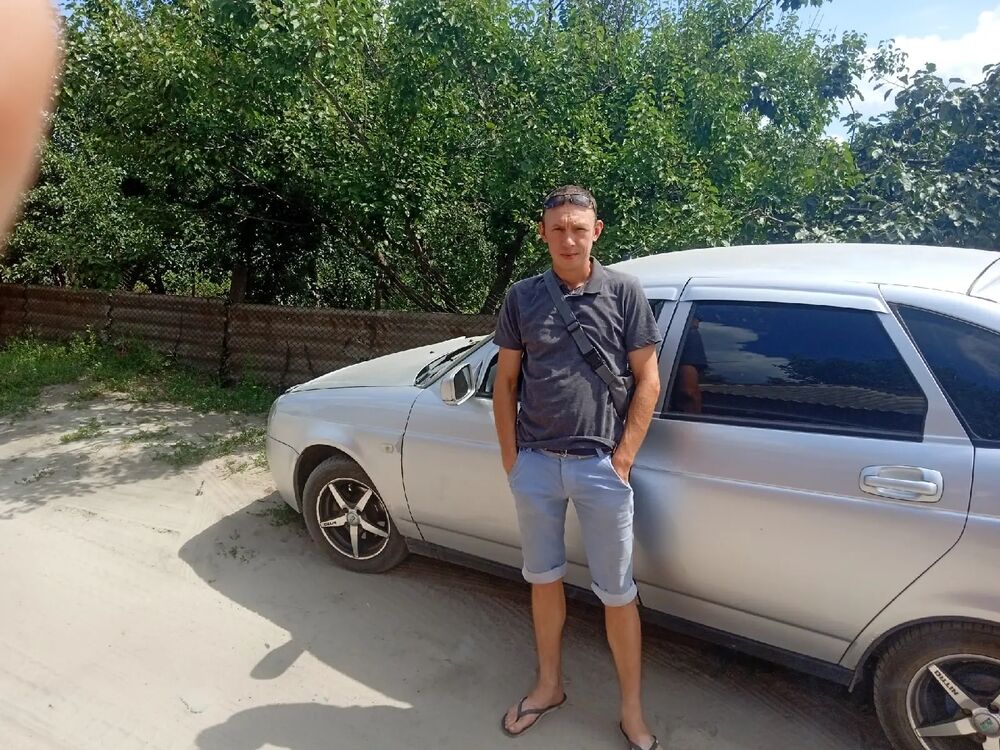  27413286  Pavel, 37 ,    