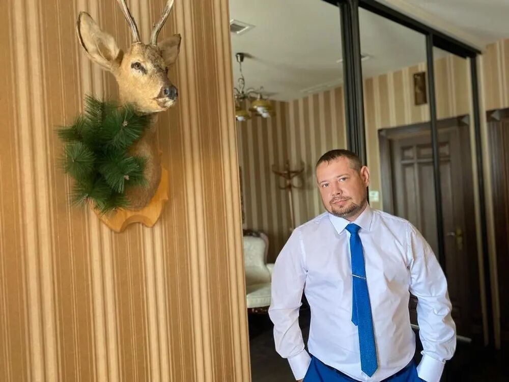  ,   Anton, 38 ,   ,   , c 