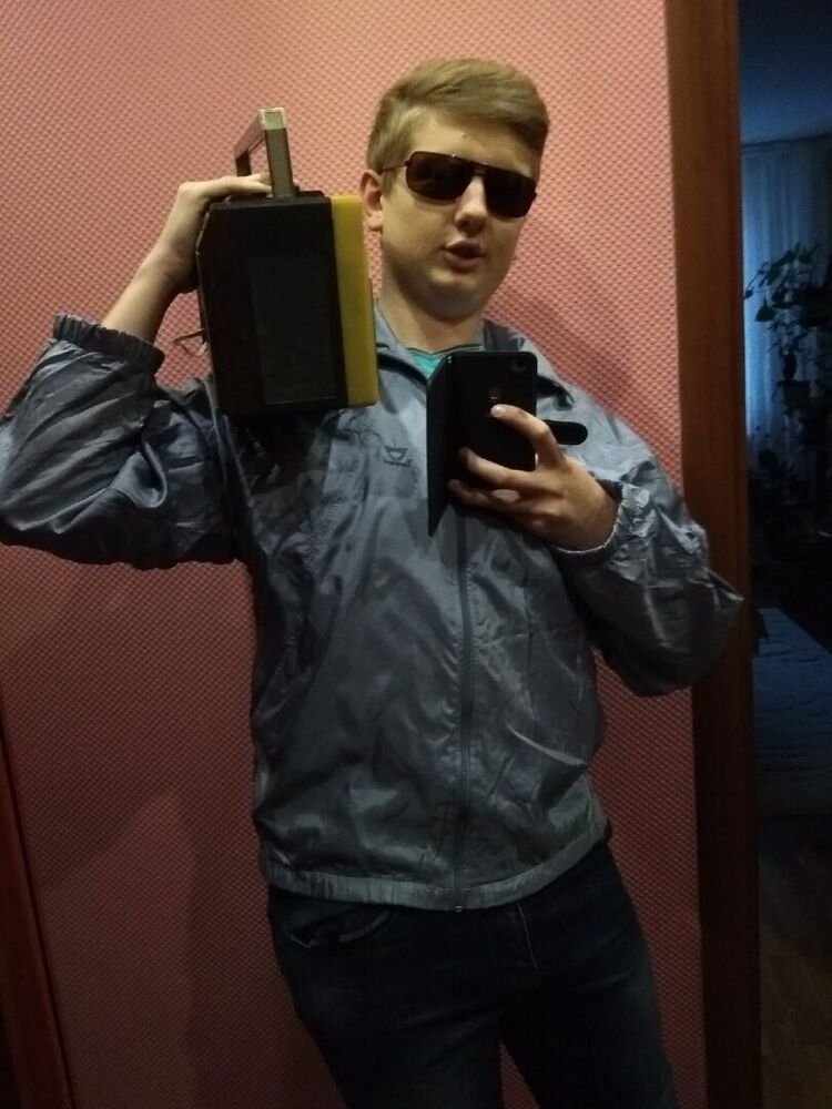  21209066  Daniil, 24 ,    