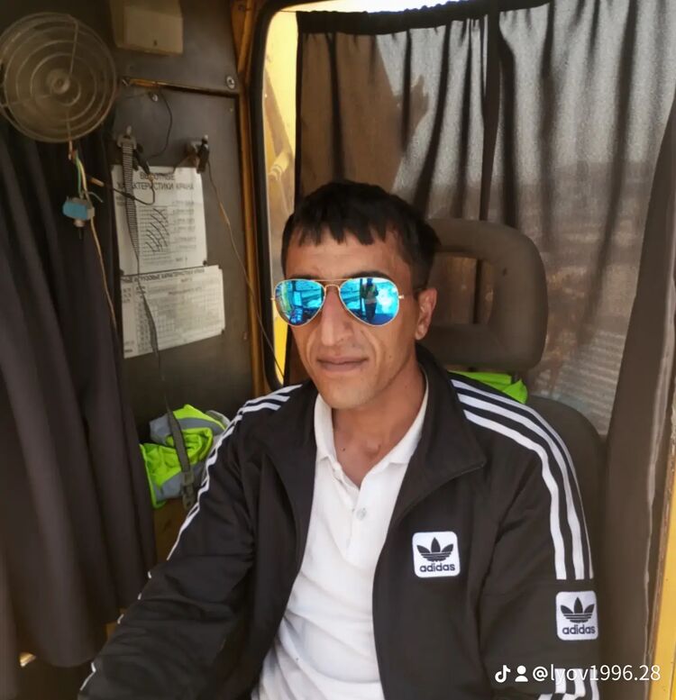  ,   Levon, 29 ,   ,   