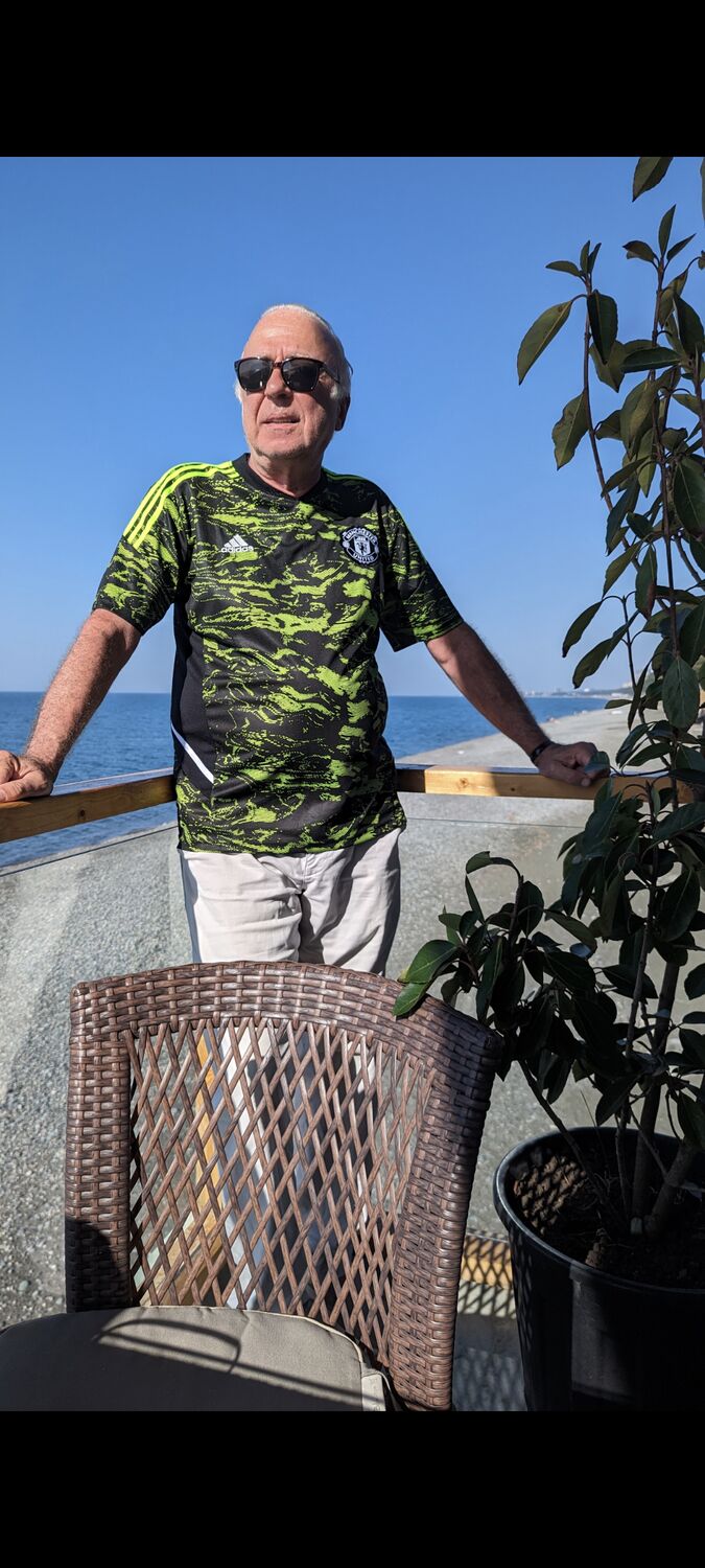  45713256  Oleg, 69 ,    