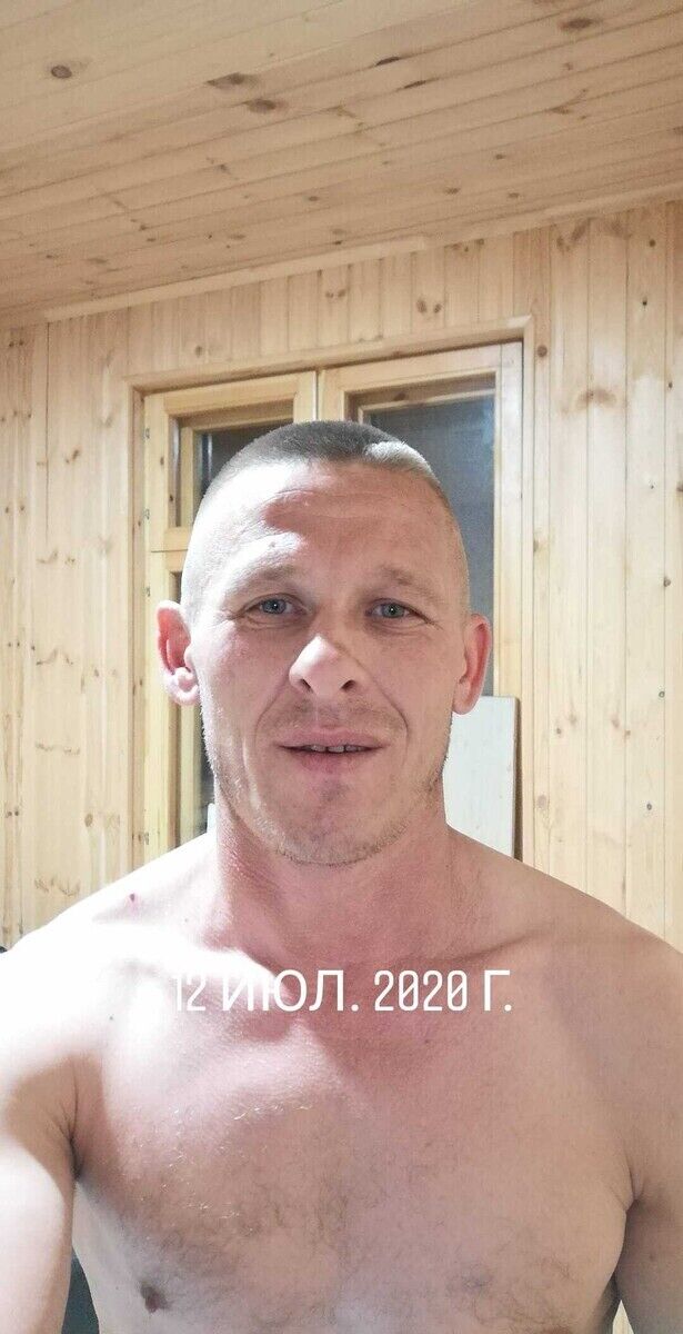  20832896  Viorel, 44 ,    