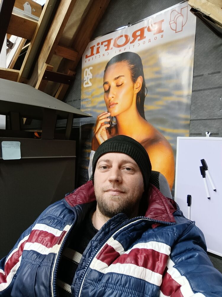  54547266  Andrei, 39 ,    