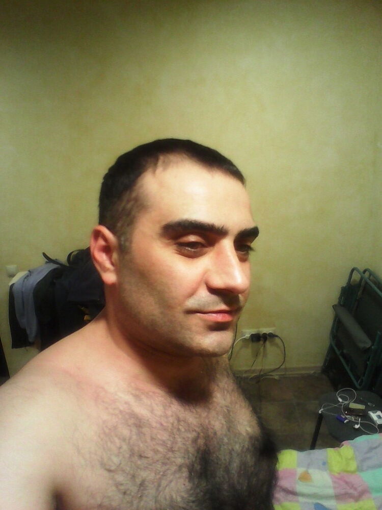  5902686  Artur, 43 ,    