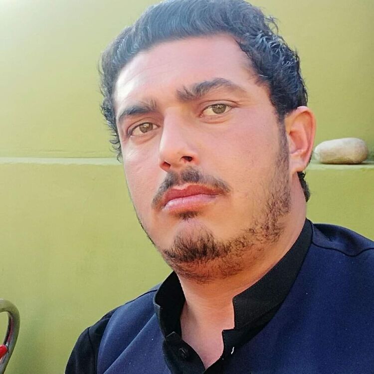  ,   Ali, 33 ,   ,   