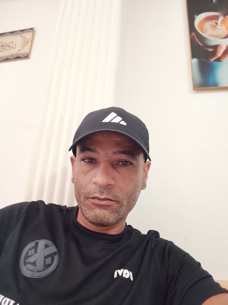  53442576  Salhi, 35 ,    
