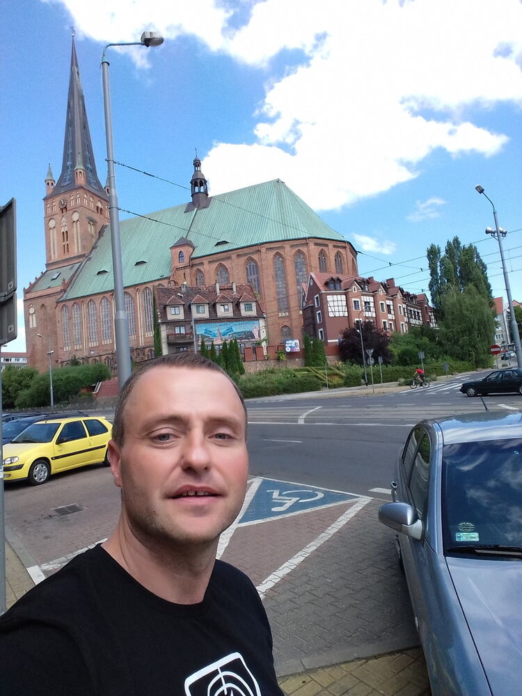  12776756  Andrei, 48 ,    -