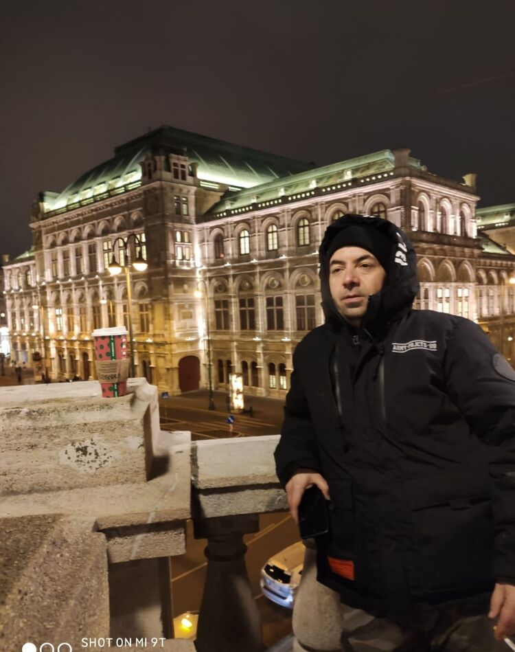 34691846  Aleksandar, 44 ,    