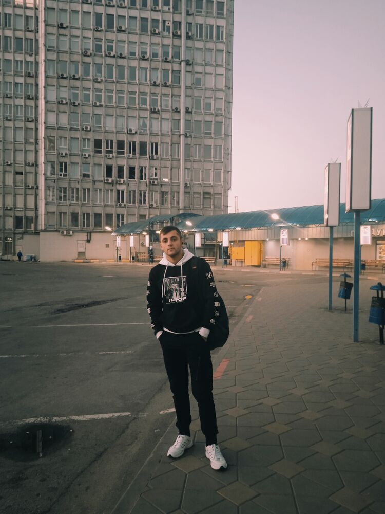  26069046  Enrik, 27 ,    --