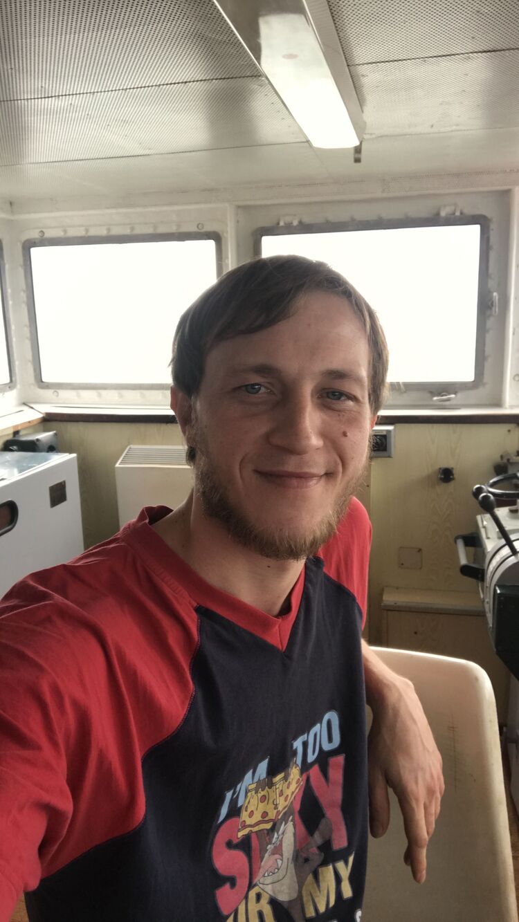  46569716  , 30 ,    