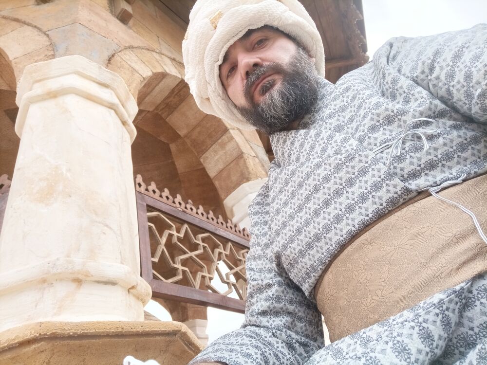  -,   Hasan, 44 ,   ,   