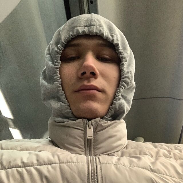  ,   KOMAR, 24 ,  