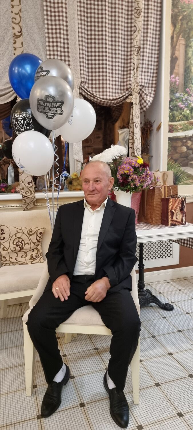  53313736  Vasily, 64 ,    