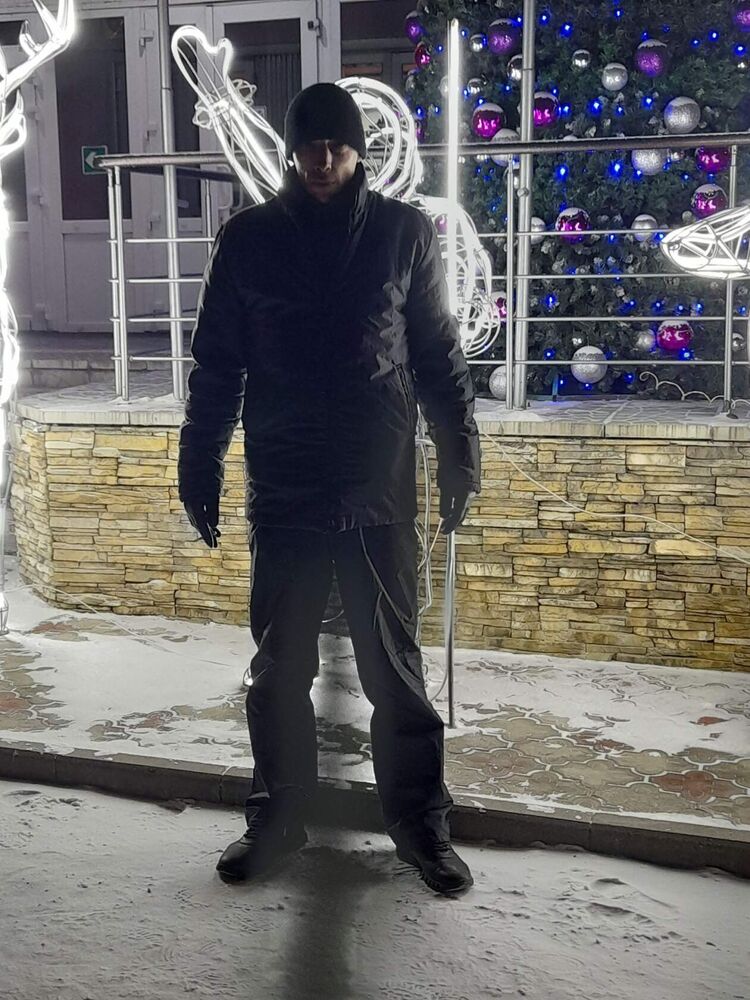  31666686  Yaroslav, 38 ,    