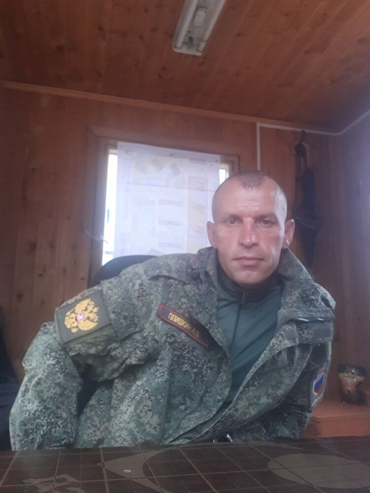  19163536  Sasha, 45 ,    