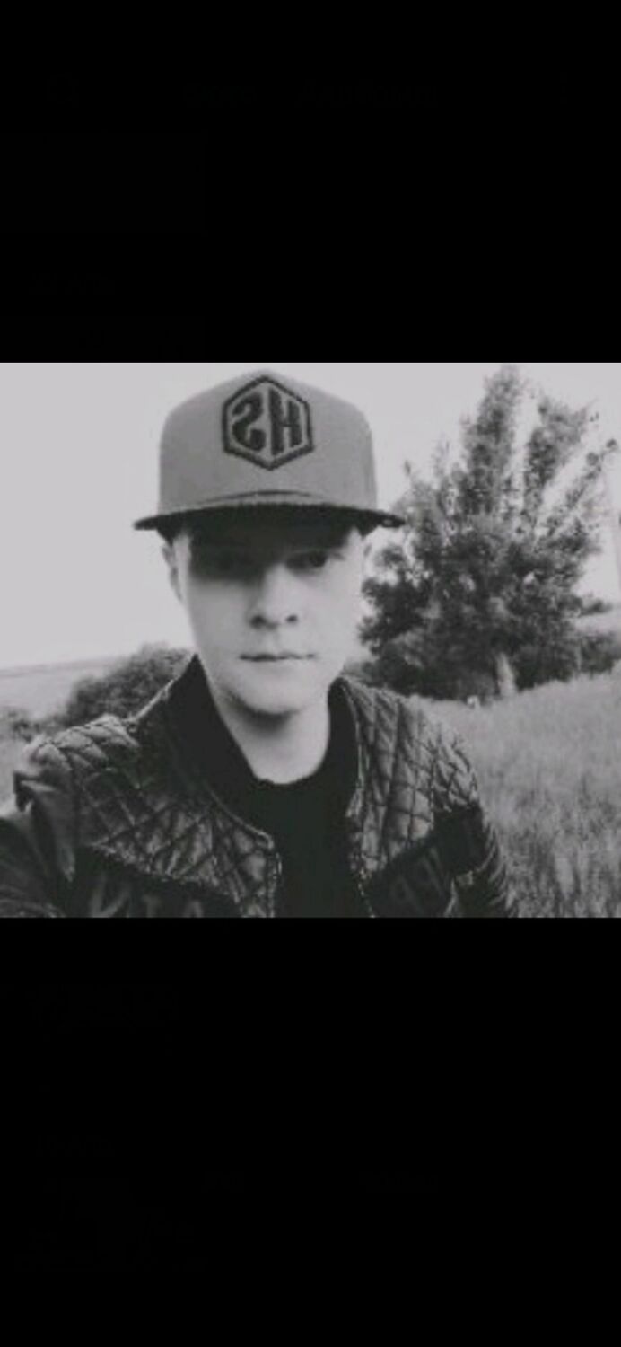  53113316  Daniel, 26 ,    