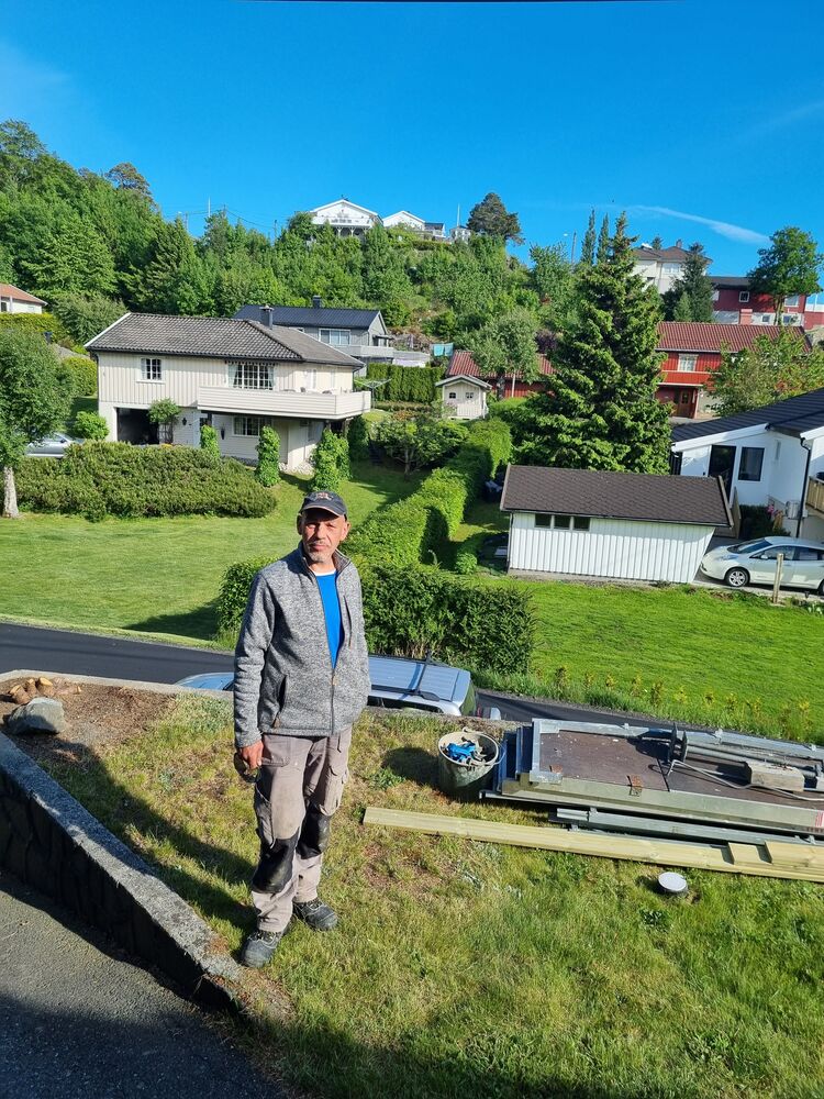  41134836  Jurij, 53 ,    