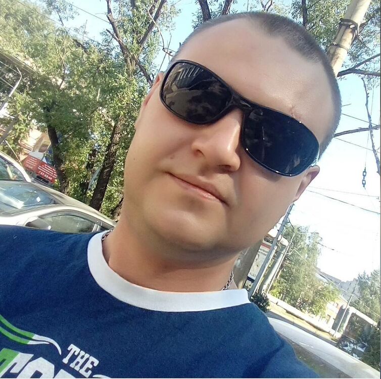  ,   Max, 42 ,   ,   