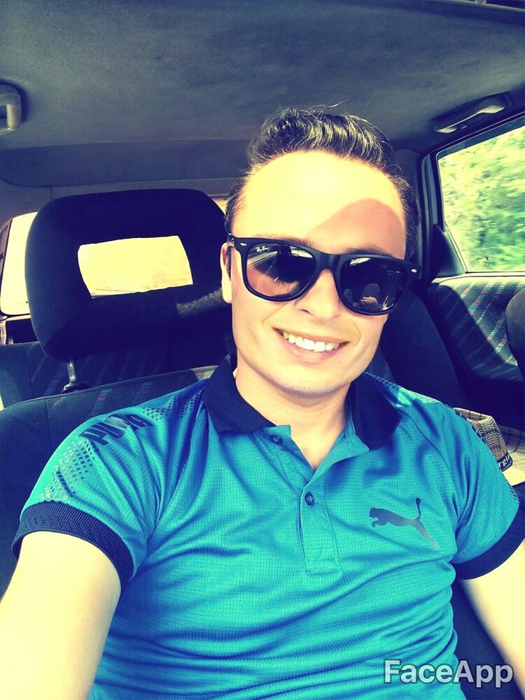  ,   Gio, 32 ,  