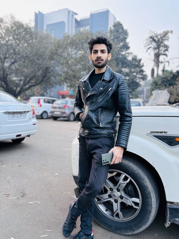  44447756  Kabir, 23 ,    Delhi