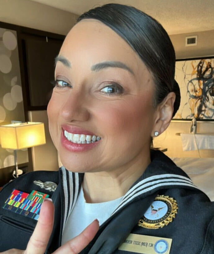  42674496  Kiska, 37 ,    Alamo