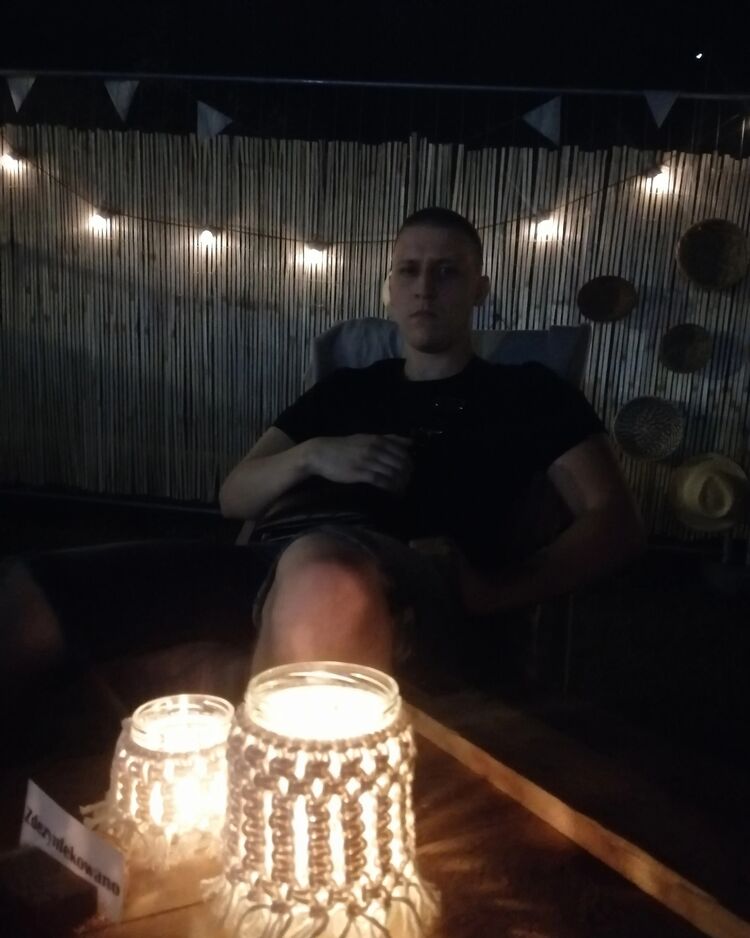  24048766  Aleksandr, 22 ,    