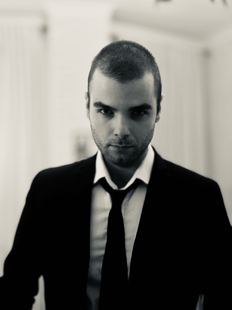  54044996  Maks, 28 ,    