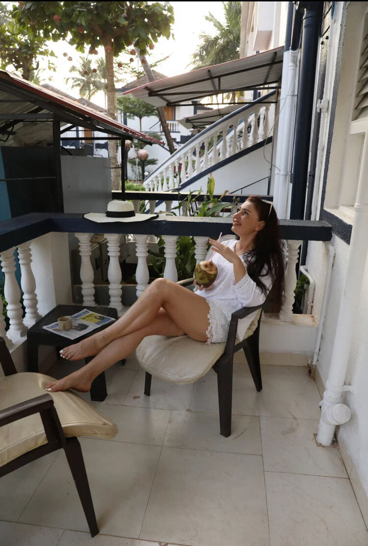  ,   Elena, 44 ,   ,   , c 