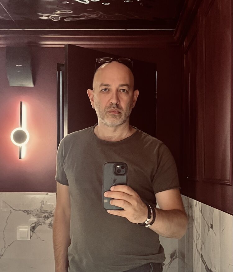  52931376  Alex, 44 ,    