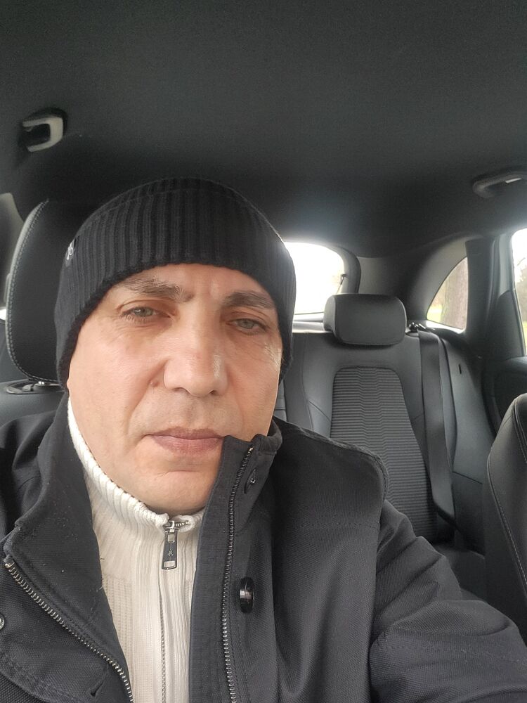  52935046  Vladimir, 49 ,    