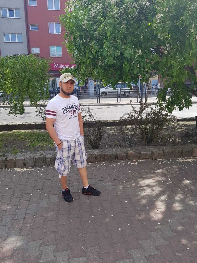  16209286  Sherhan, 39 ,    