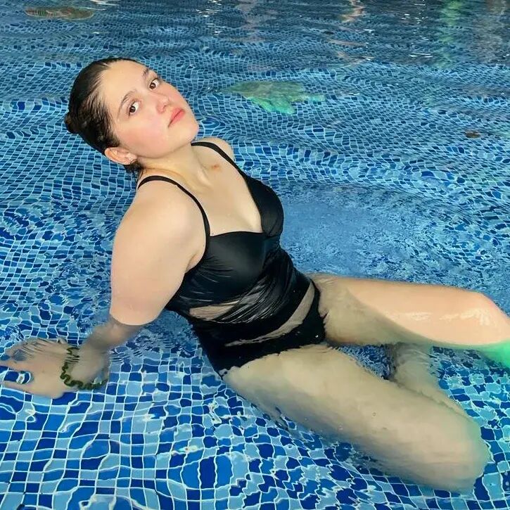  ,   Valeria, 20 ,   ,   