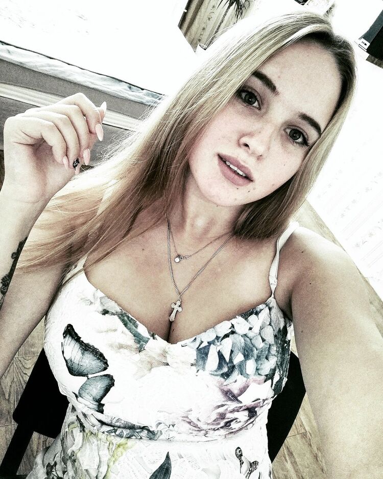  ,   Anna, 24 ,  
