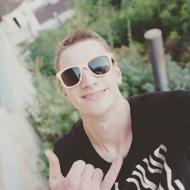  24988386  NeVan, 25 ,    