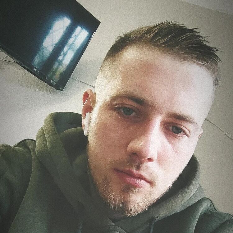  39658396  Oleg, 25 ,    