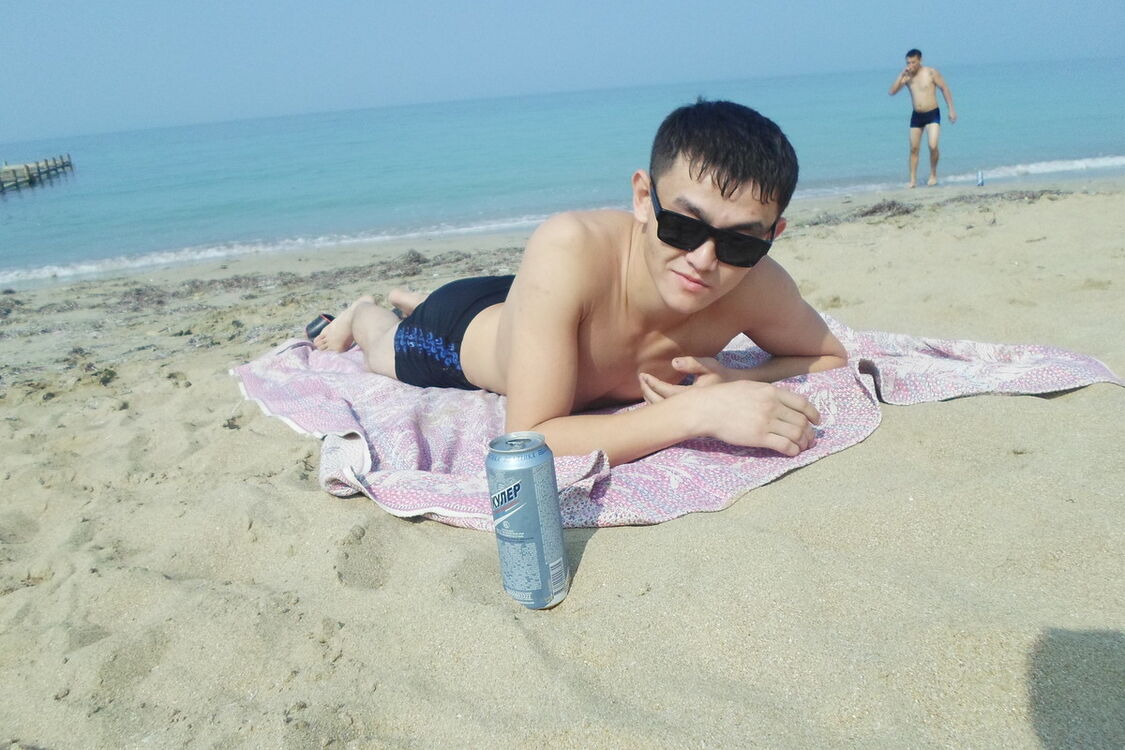  6349176  Aza, 37 ,    