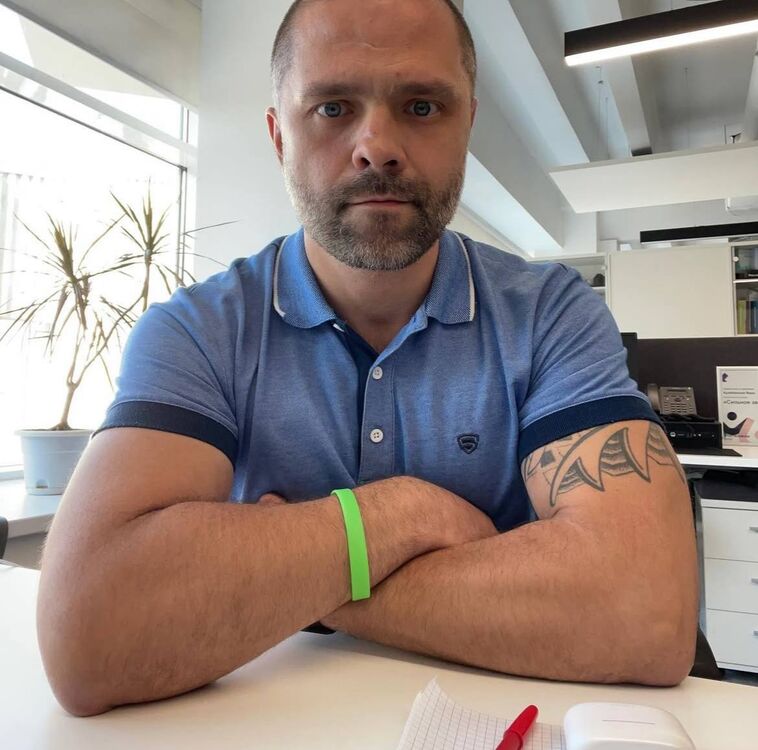  53992696  , 44 ,    --