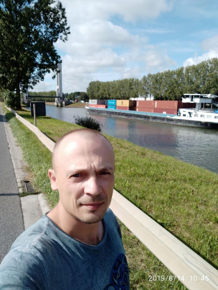  18179946  Alexandr, 42 ,    